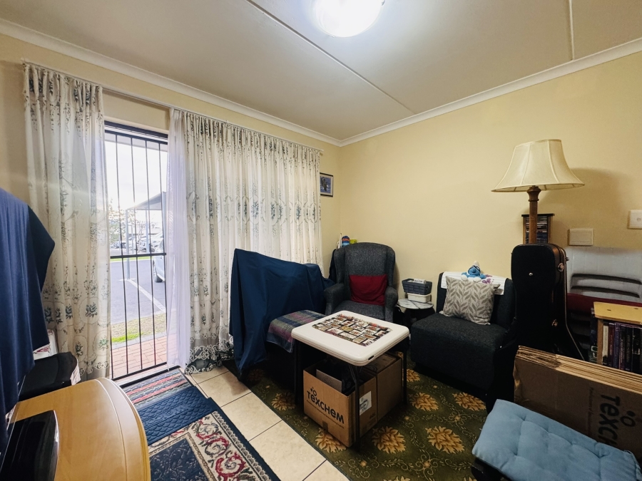 To Let 1 Bedroom Property for Rent in Guldenland Western Cape